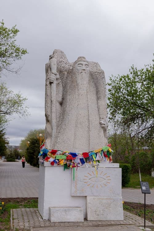 Скульпт. "Цаган Аав"