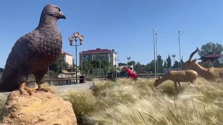 Скульптура в парке «Мелодии Каспия», г. Лагань